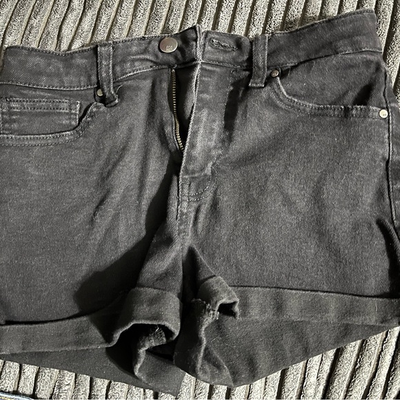 Shorts - Picture 5 of 5